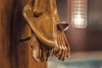 les pieds de jesus christ ont cloué à la croix sainte 67429526